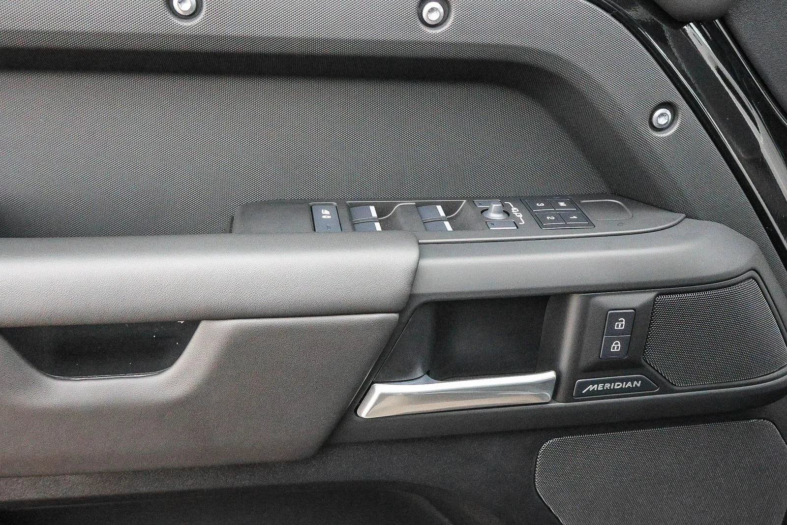 New 2026 Santorini Black Land Rover S image 31