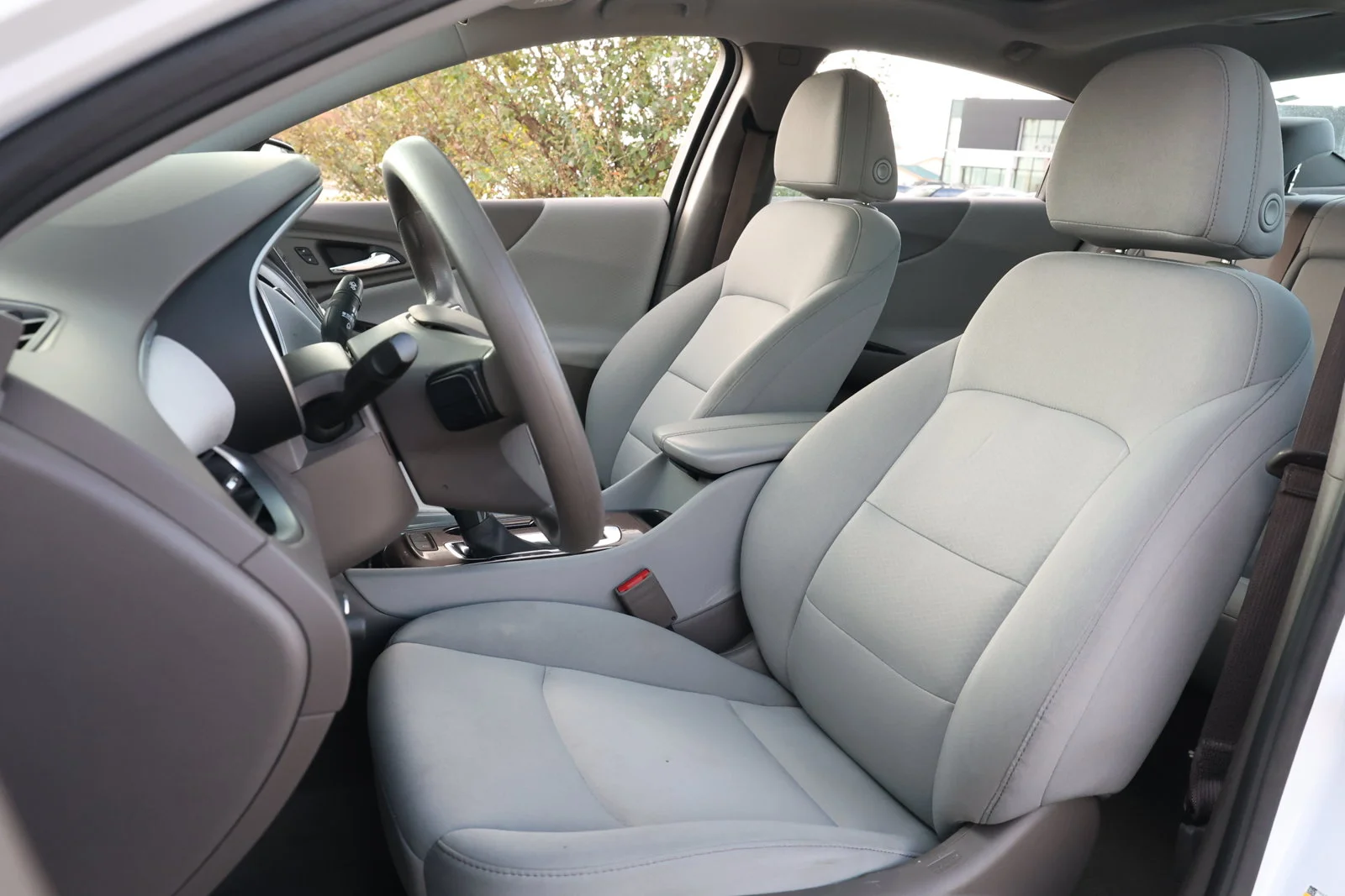 Used 2024 White Chevrolet LT image 27