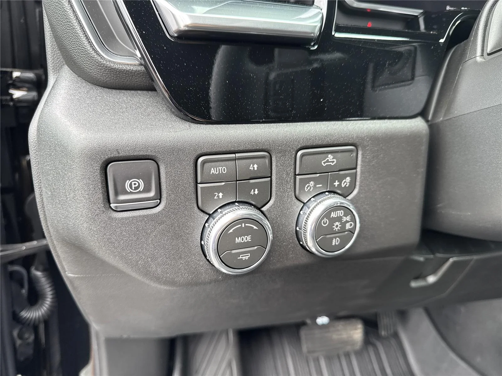 New 2026 Onyx Black GMC Elevation image 28