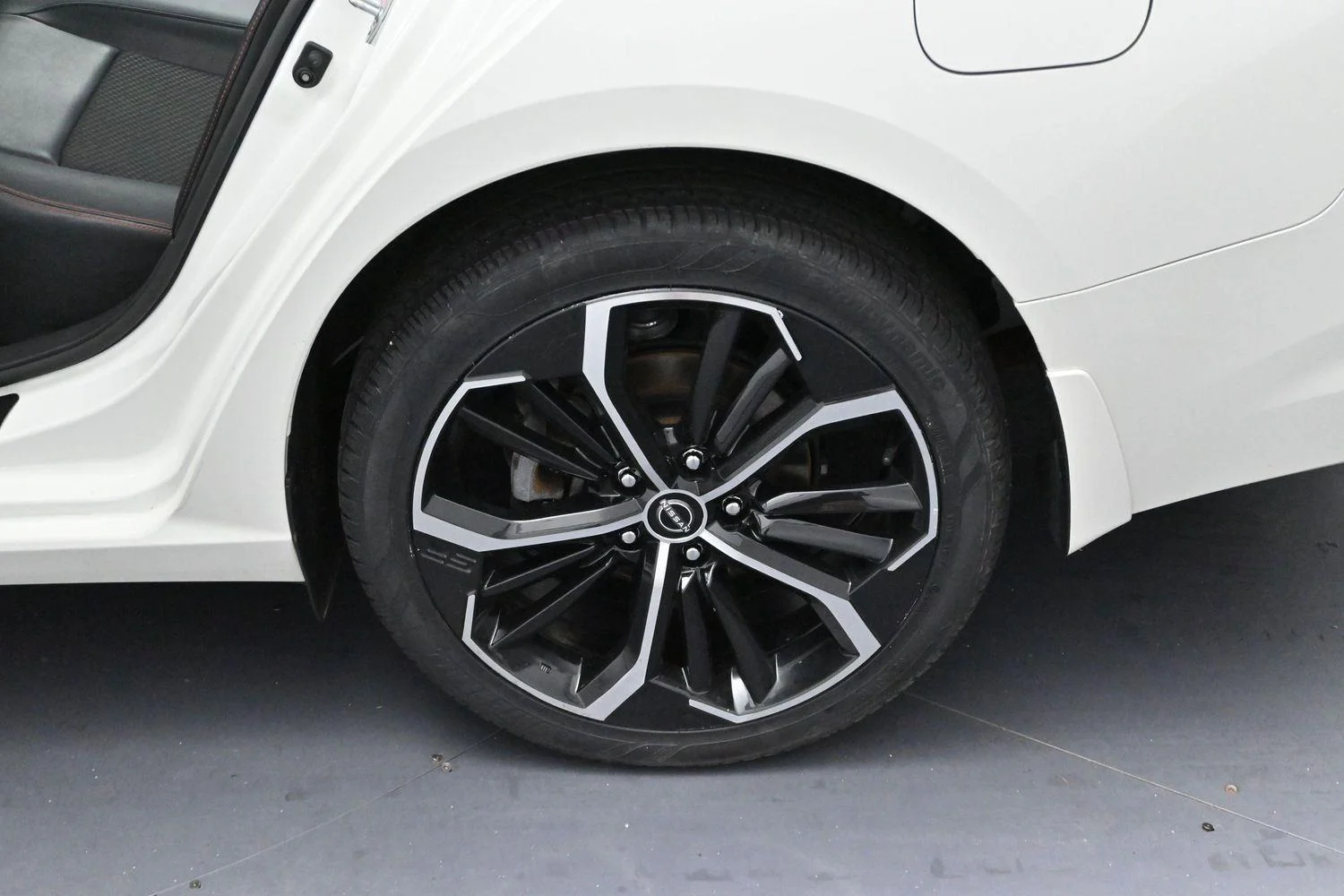 Used 2023 Pearl White Tricoat Nissan 2.5 SR image 28