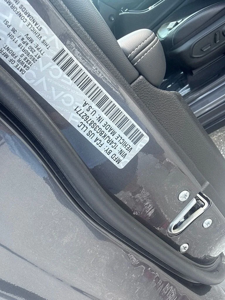 Used 2025 Gray Jeep Limited image 33