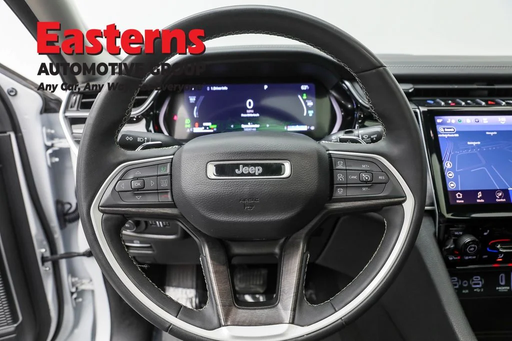 Used 2022 White Jeep 4xe image 10