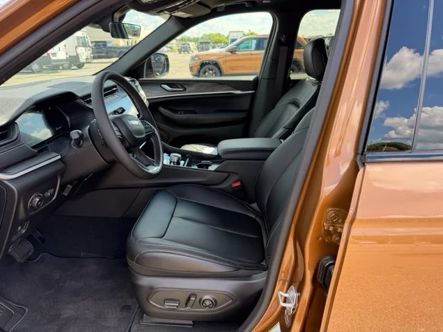 New 2027 Brown Jeep Limited image 12