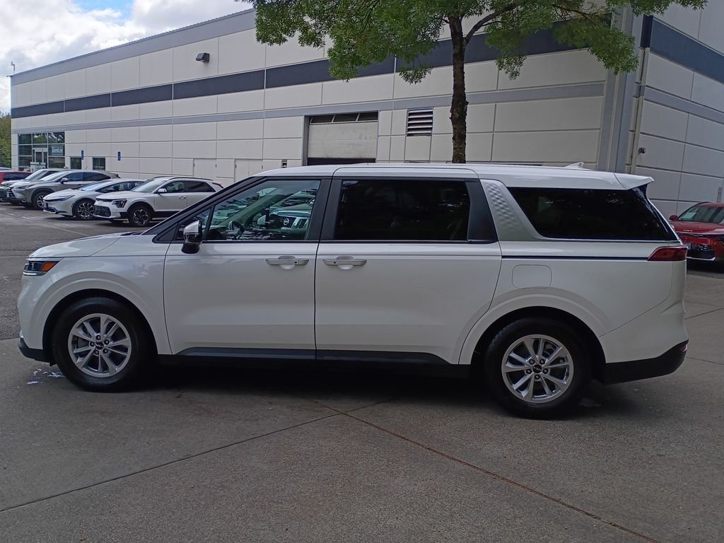 Used 2022 Snow White Pearl Kia LXS image 7