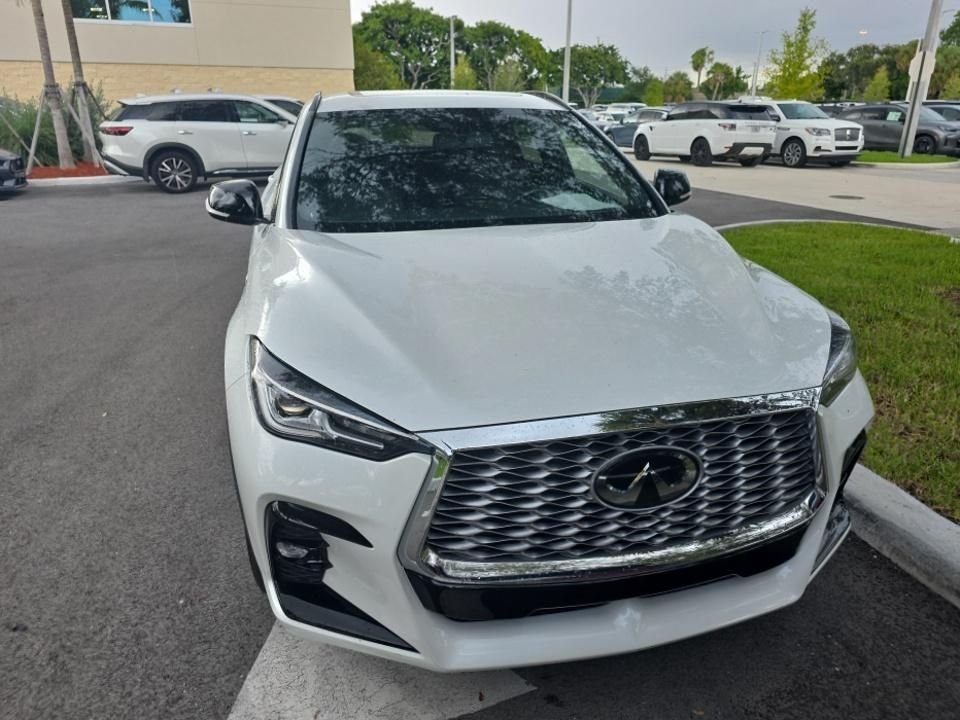 Certified Used 2023 White INFINITI LUXE image 2