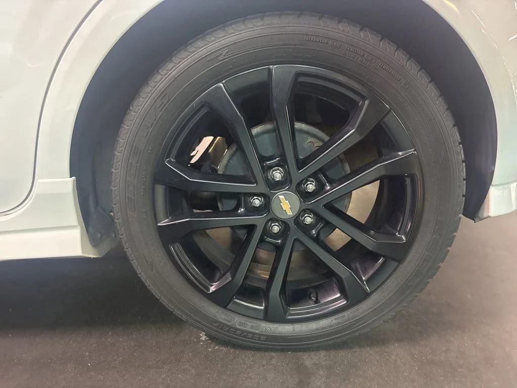 Used 2017 SUMMIT WHITE Chevrolet Premier image 3