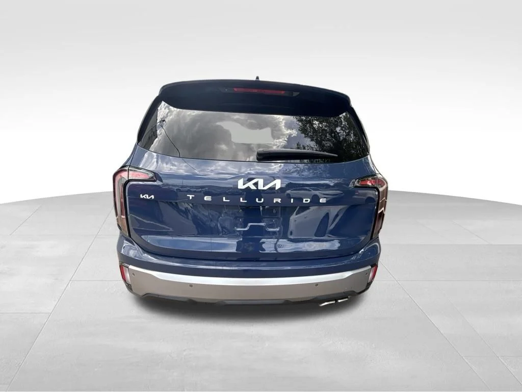 Used 2023 Black Kia SX-Prestige X-Line image 5