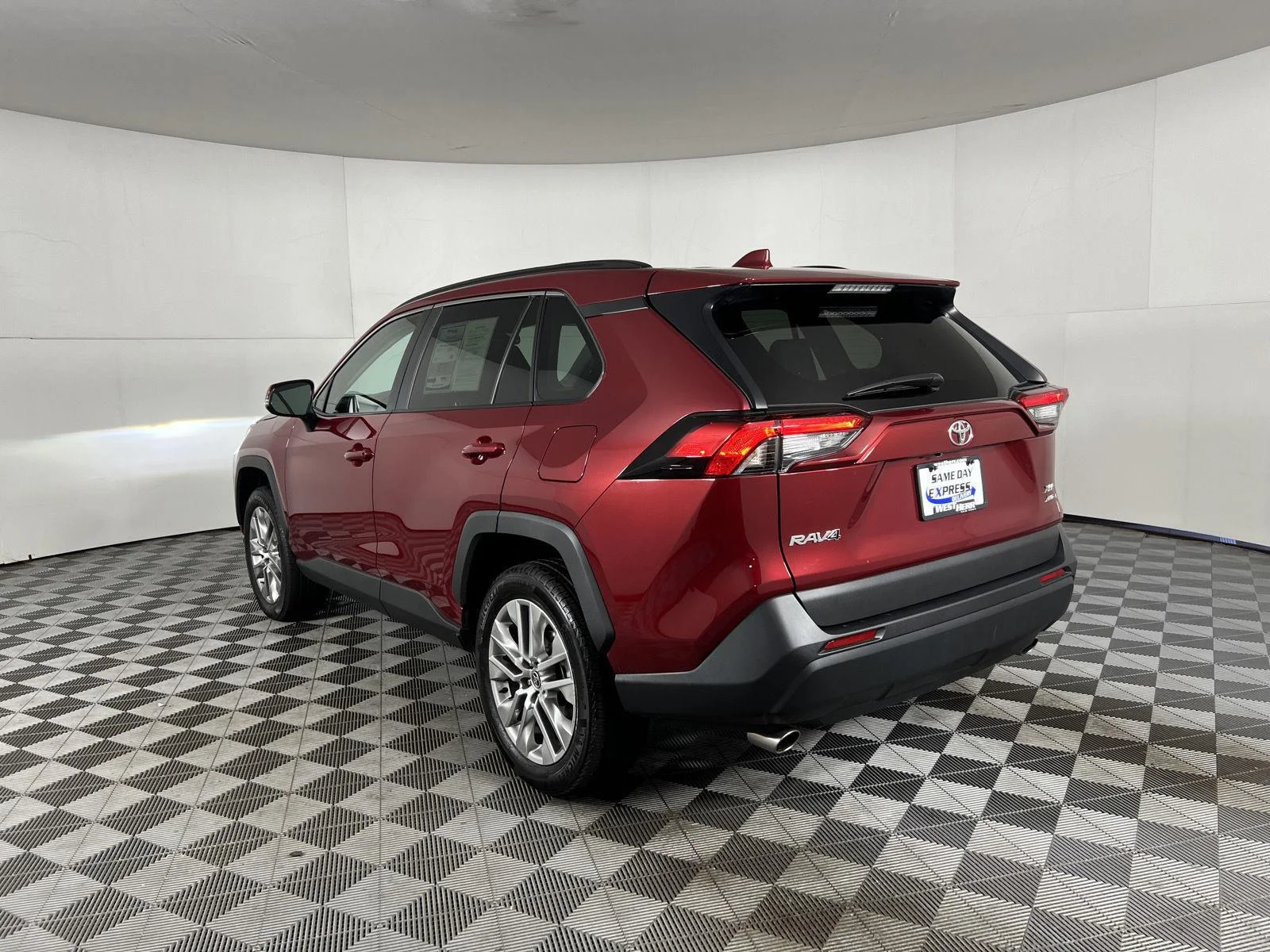 Used 2024 Ruby Flare Pearl Toyota XLE Premium image 6