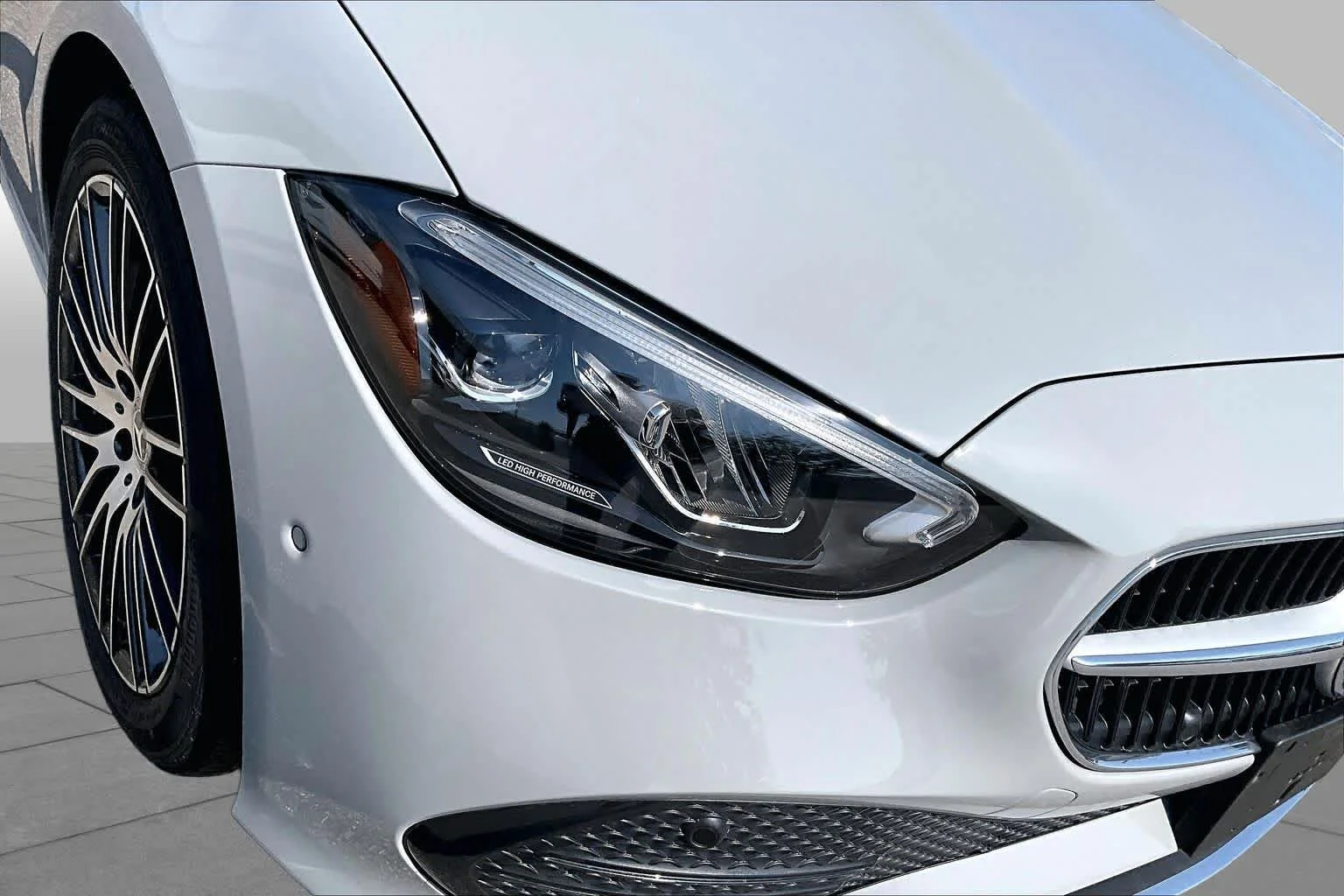 New 2026 MANUFAKTUR Alpine Grey Mercedes-Benz C 300 image 17