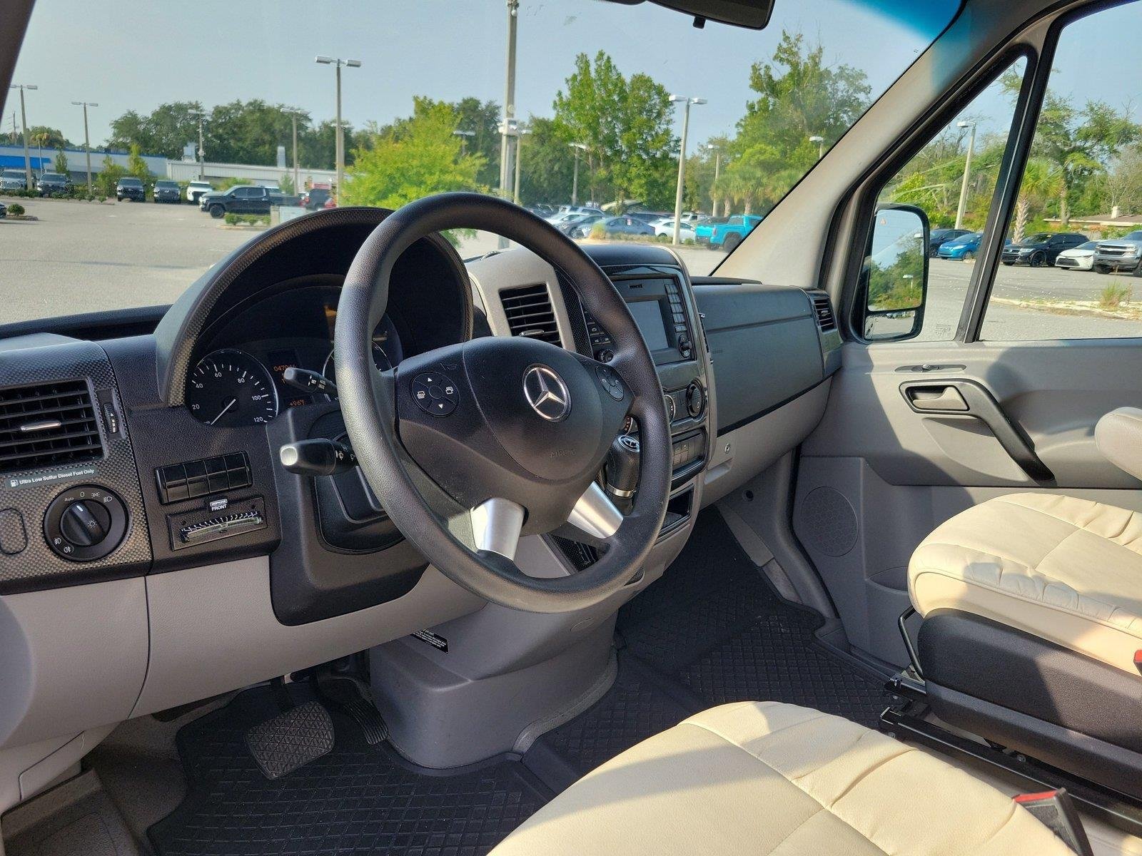 Used 2017  Mercedes-Benz 3500 HIGH ROOF V6 image 22