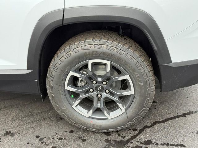 New 2026 Polar White Tricoat Chevrolet ACTIV image 5