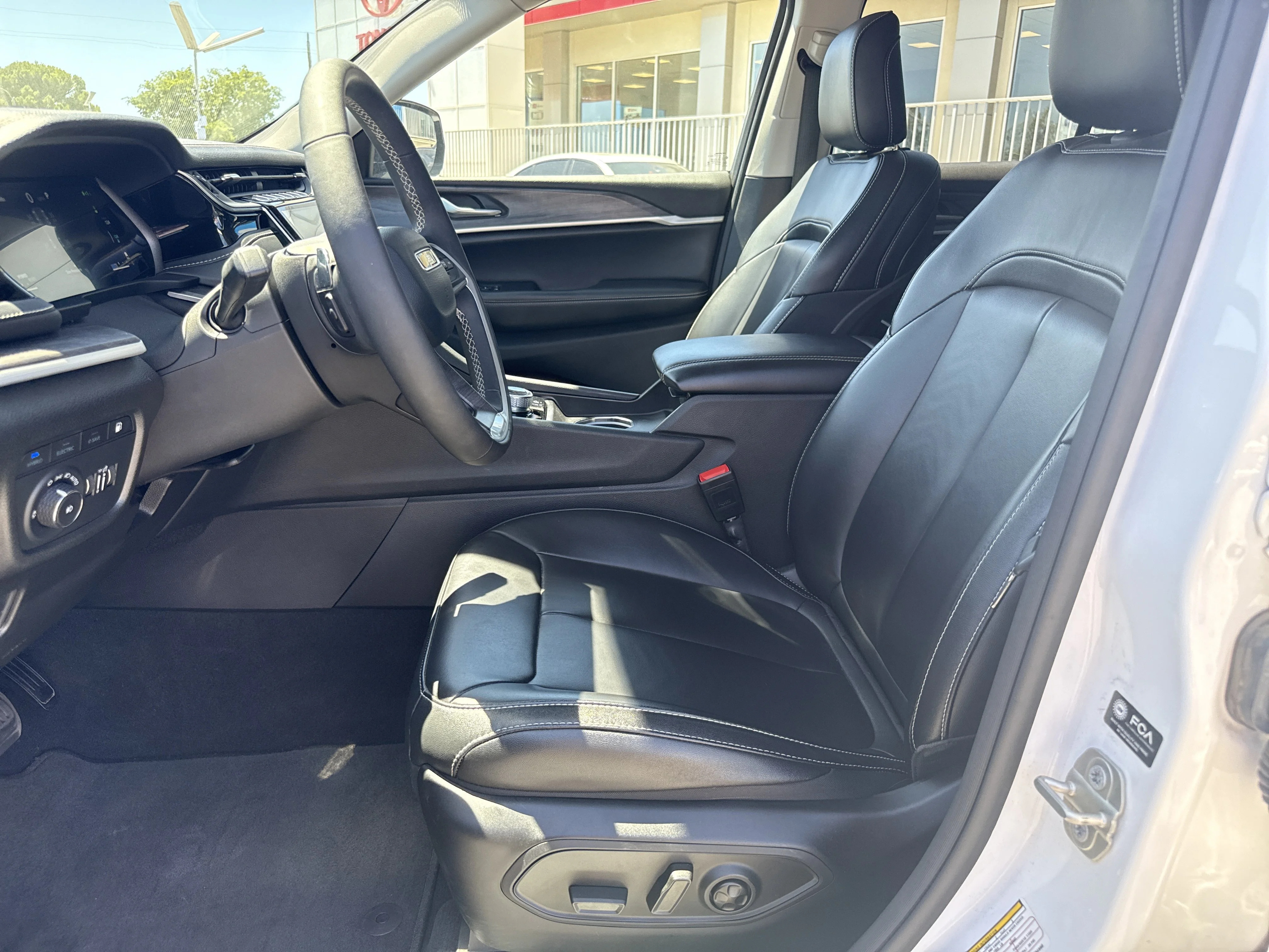 Used 2024 Bright White Clearcoat Jeep  image 12