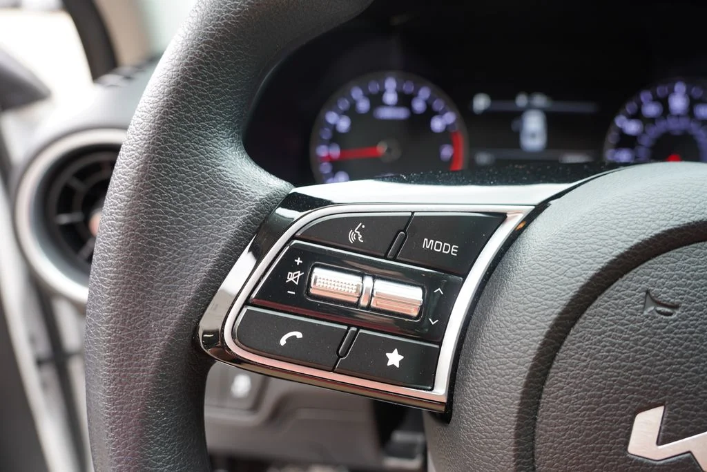 Used 2023 Snow White Pearl Kia LXS image 27