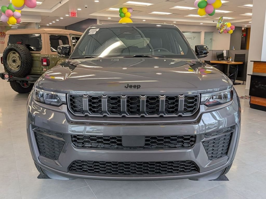 New 2026 Baltic Gray Metallic Clear-Coat Exterior Paint Jeep Altitude image 9