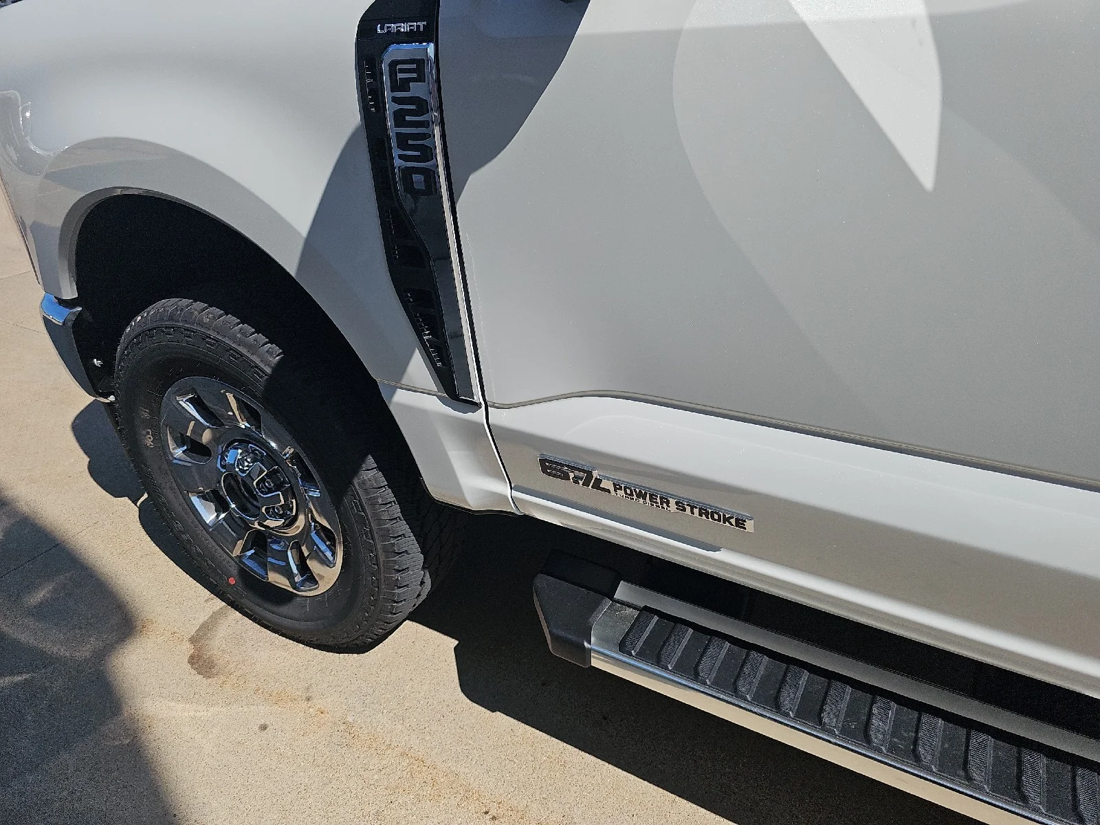 New 2026 Star White Metallic Tri-Coat Ford F-250® Lariat® image 19