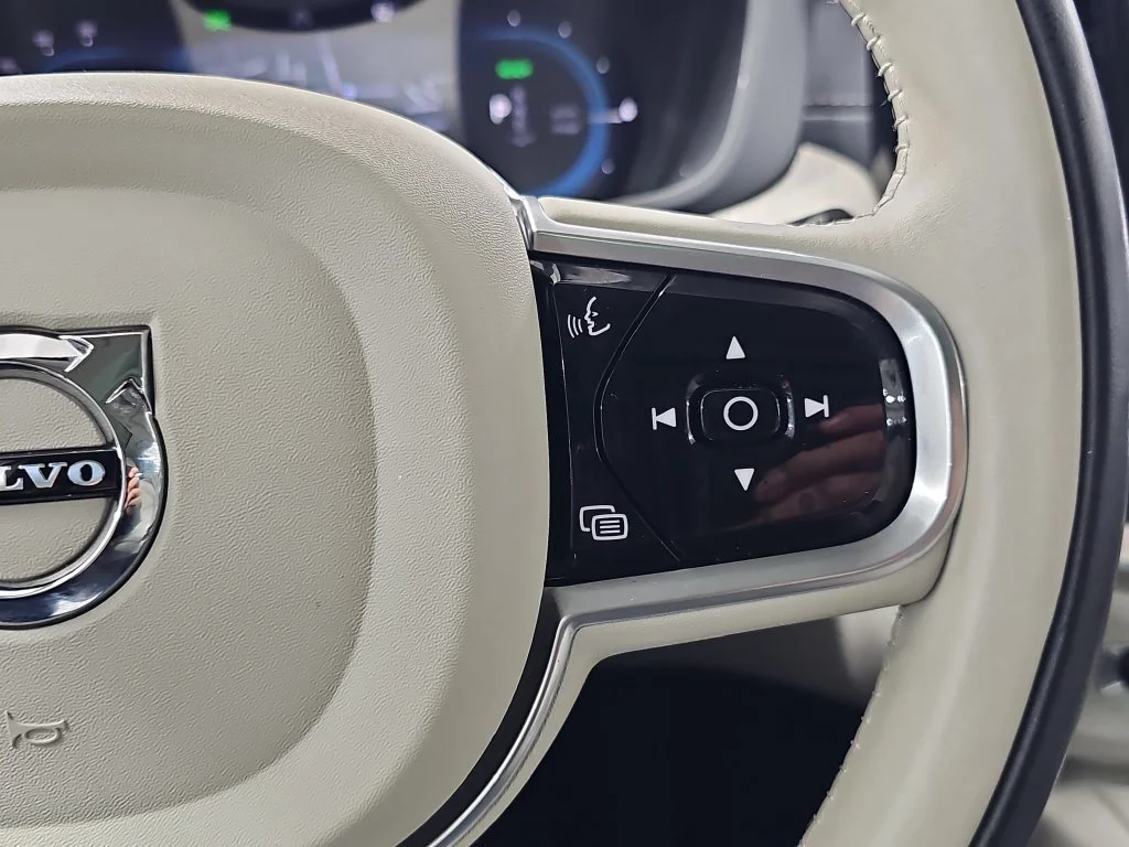 Used 2022 Brown Volvo T8 Inscription image 20