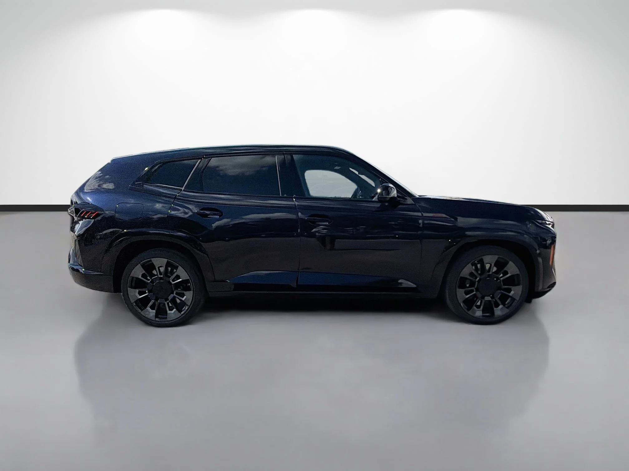 New 2027 Carbon Black Metallic BMW Label image 2