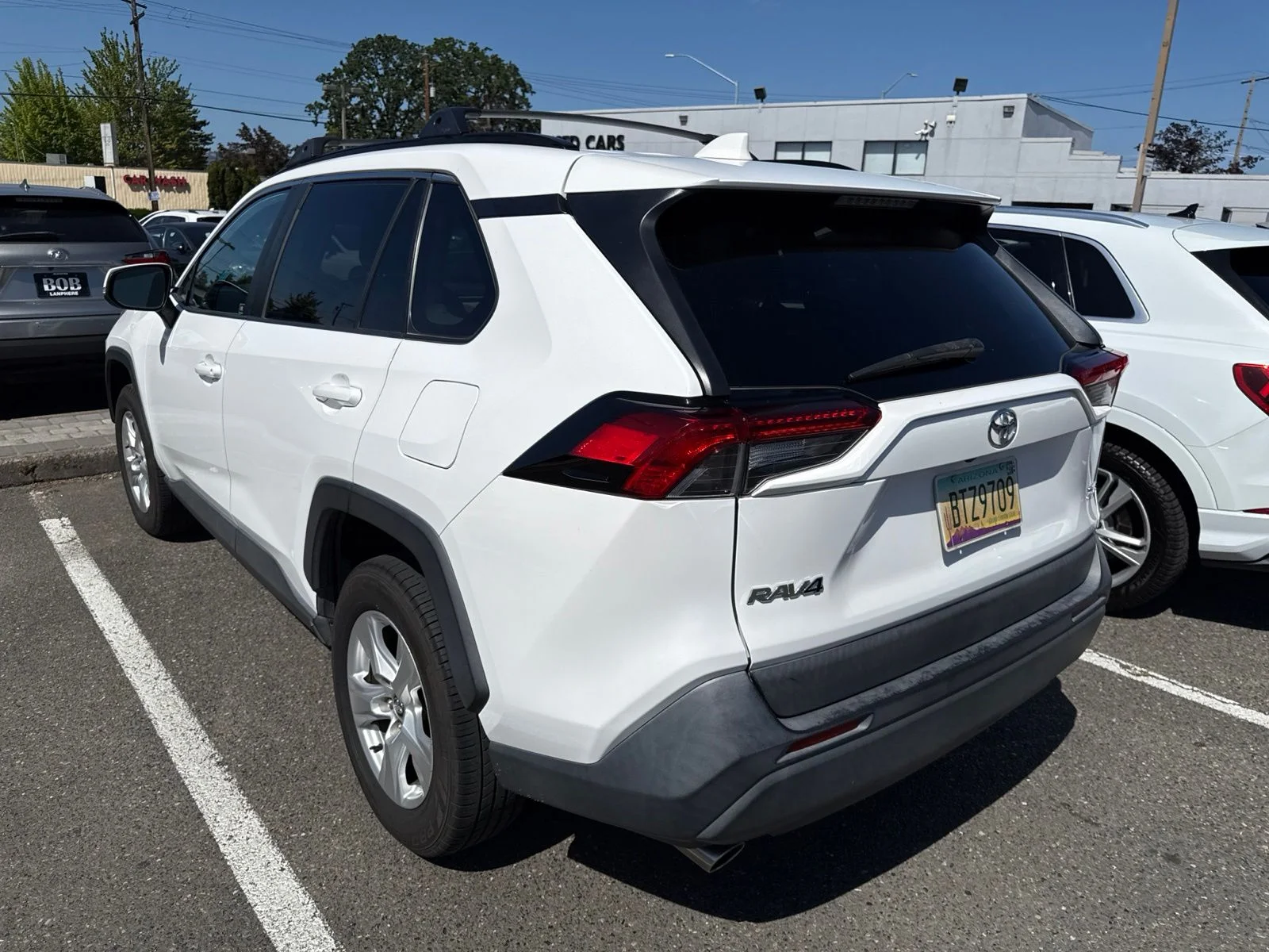 Used 2020 Super White Toyota XLE image 3
