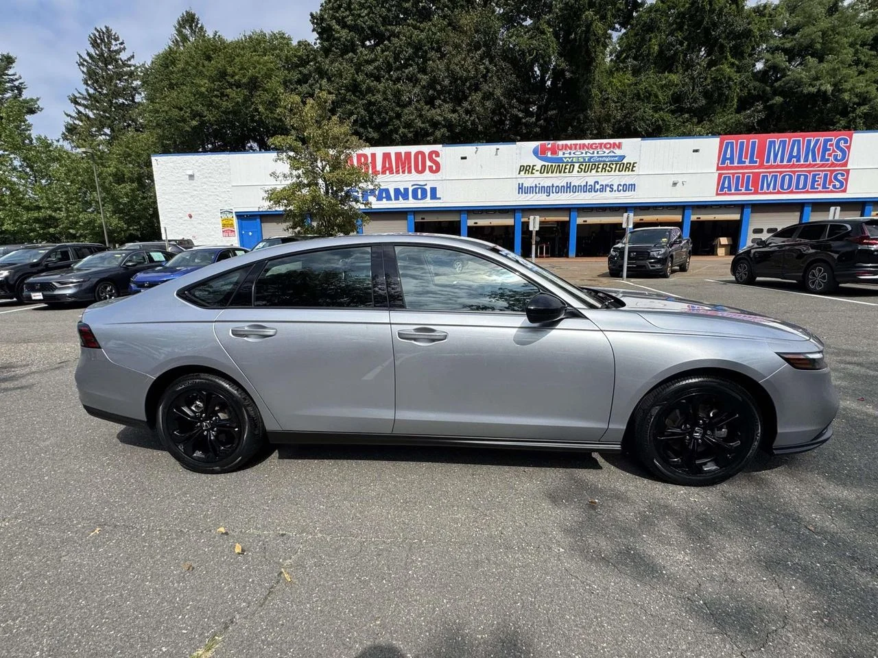 Used 2025 Solar Silver Metallic Honda SE image 8