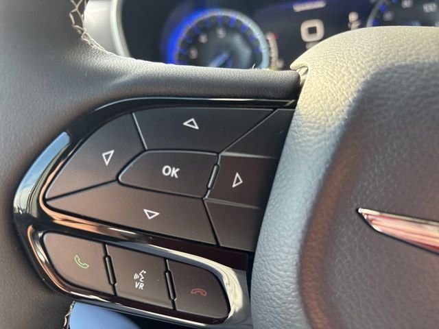 New 2026 Diamond Black Crystal Pearl-Coat Exterior Paint Chrysler Select image 25