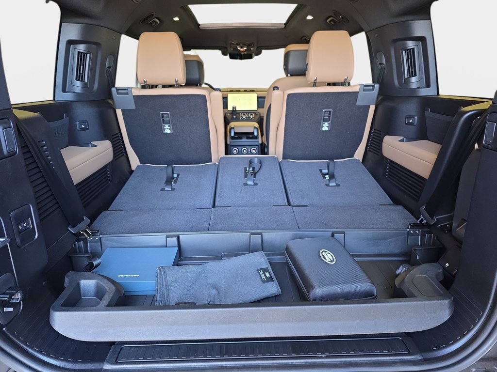 New 2026 Woolstone Green Land Rover X-Dynamic SE image 10