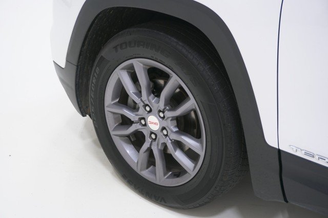 Used 2024 WHITE GMC SLT image 13
