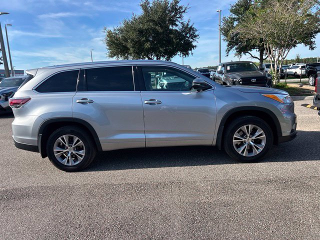 Used 2014 Silver Toyota XLE V6 image 5