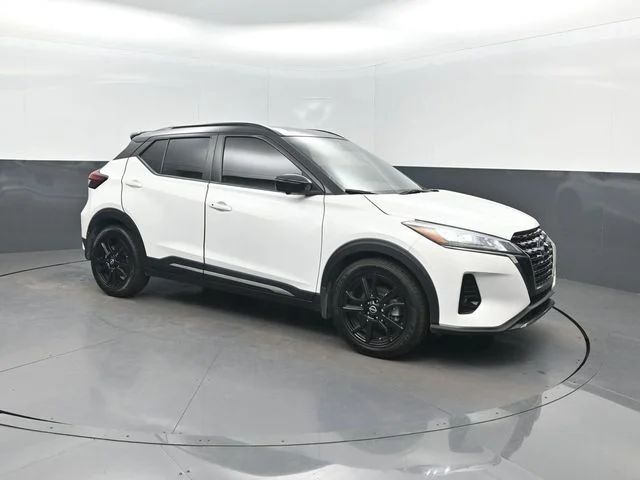 Used 2023 White Nissan SR image 39