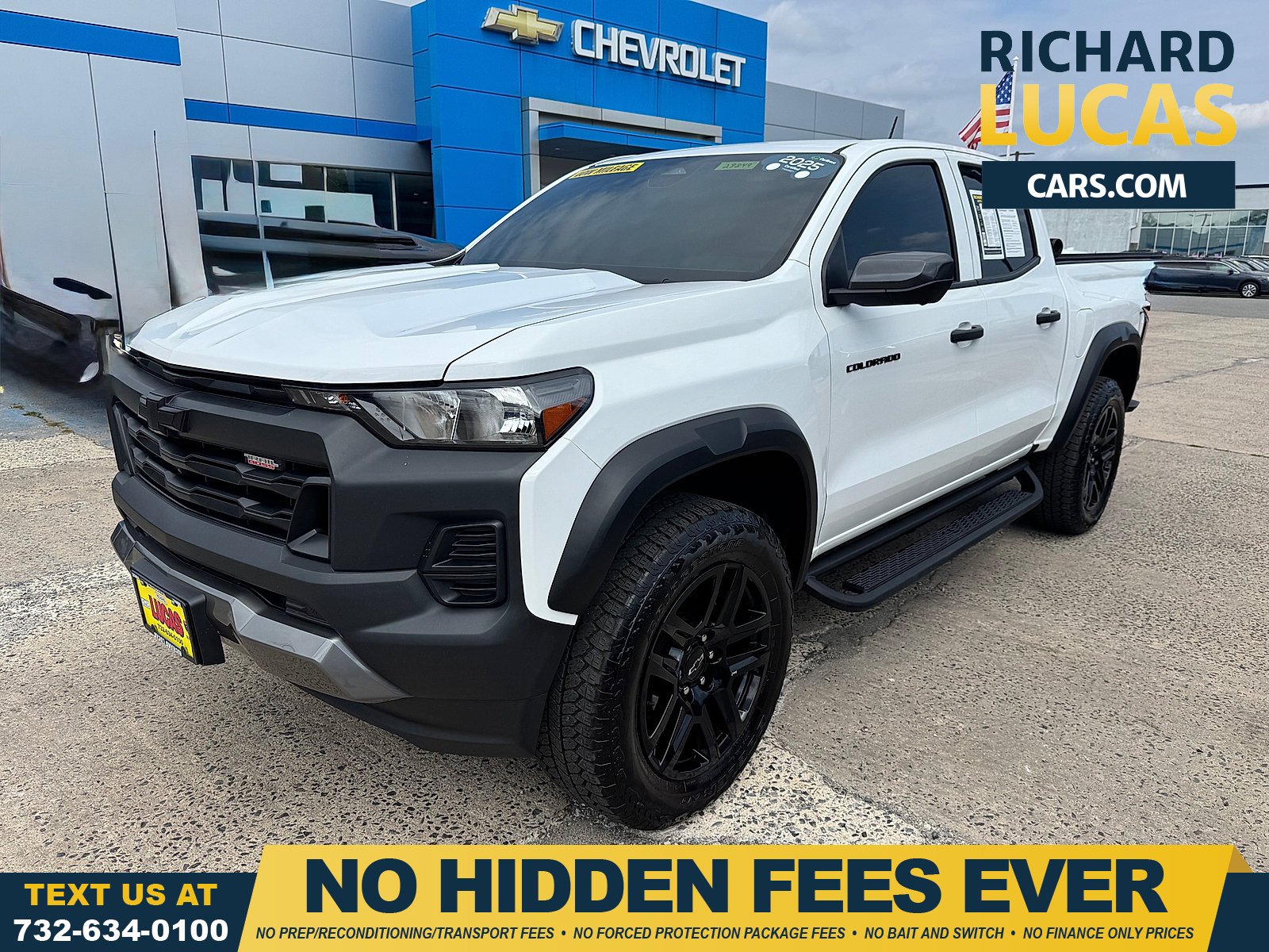 Summit White 2025 Chevrolet Colorado Pickup Truck Four-Wheel Drive 