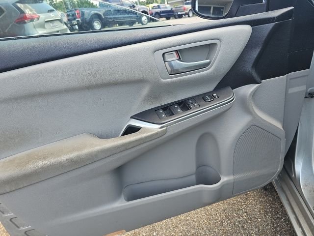 Used 2016 Gray Toyota LE image 16