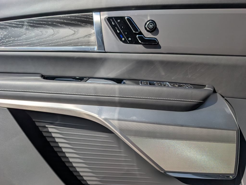 2027 Cadillac VISTIQ Platinum - Photo 15
