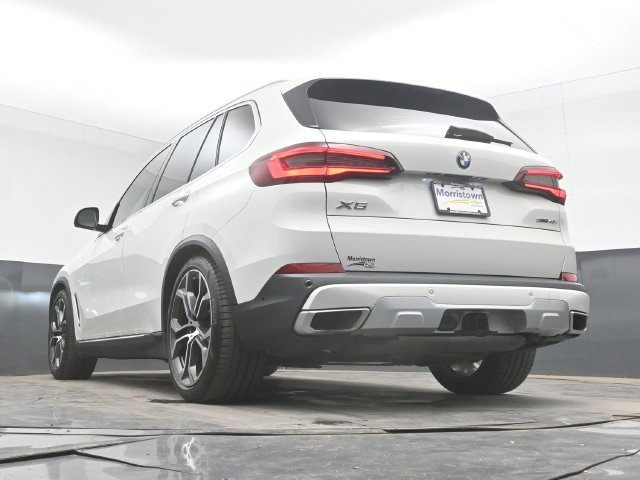 Used 2022 White BMW sDrive40i image 50
