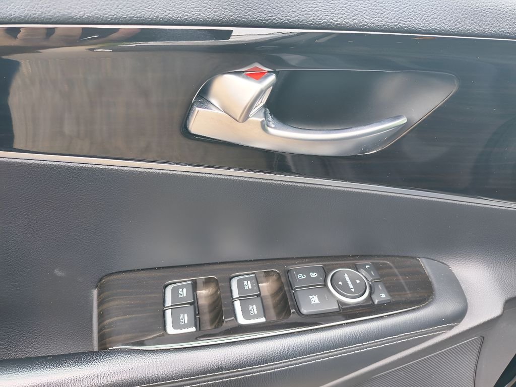 Used 2020 Ebony Black Kia LX V6 image 10