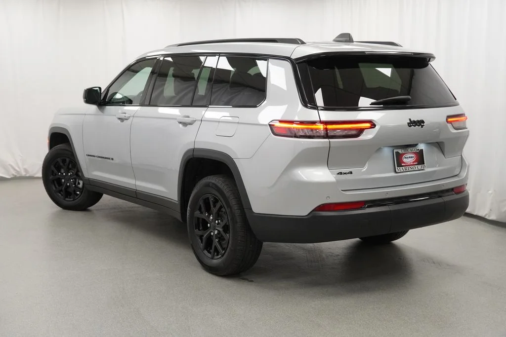Used 2024 Silver Jeep Altitude X image 13