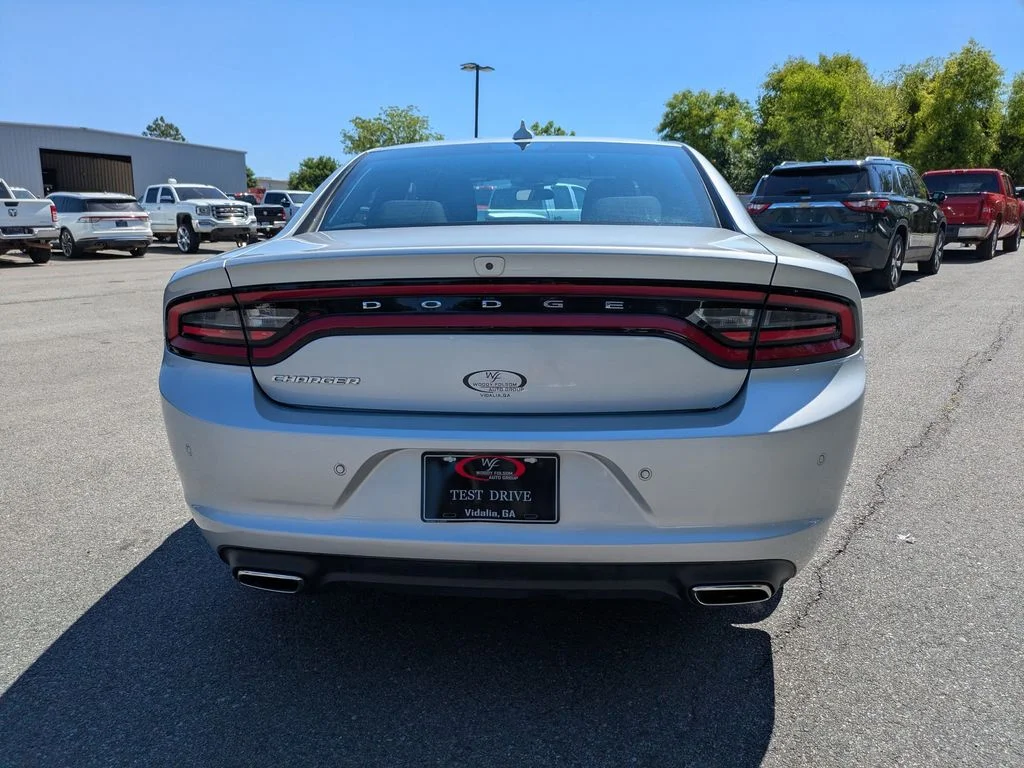 Used 2023 Silver Dodge SXT image 5
