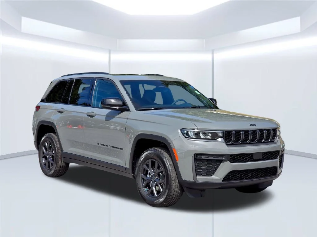New 2027 Gray Jeep Laredo Altitude image 15