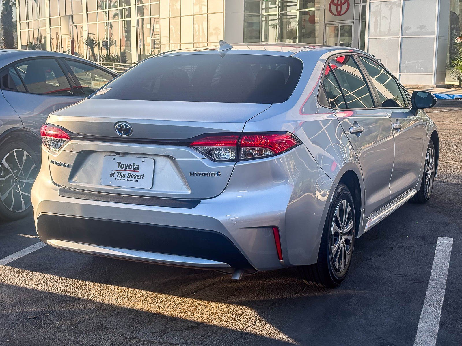 Used 2022 White Toyota Hybrid LE image 6