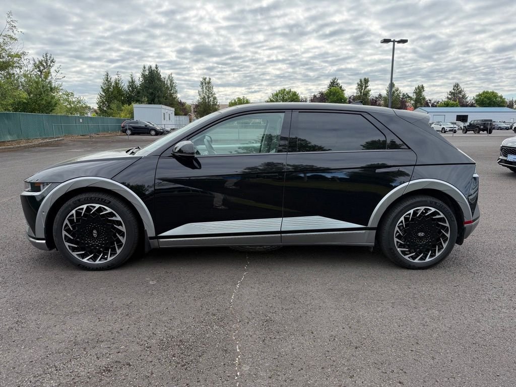 Used 2023 Abyss Black Hyundai Limited image 4