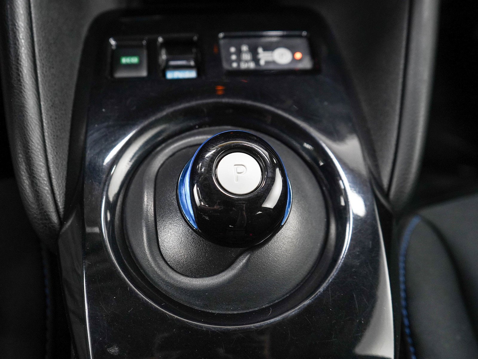 Used 2020 Gun Metallic Nissan SV Hatchback image 24