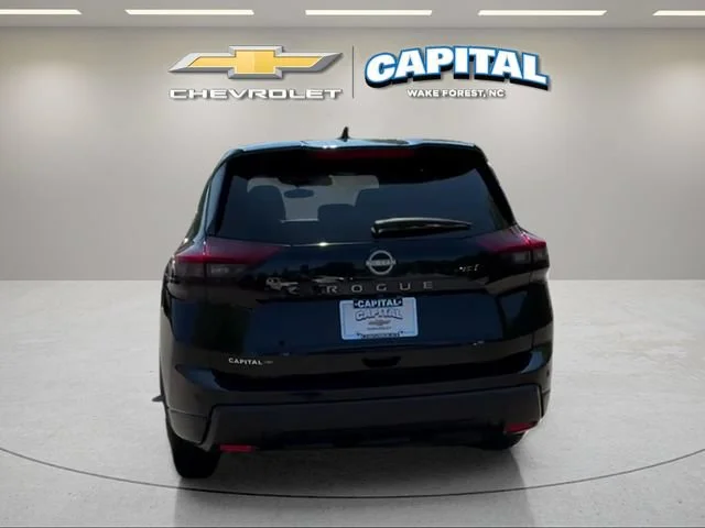 Used 2024  Nissan S image 4