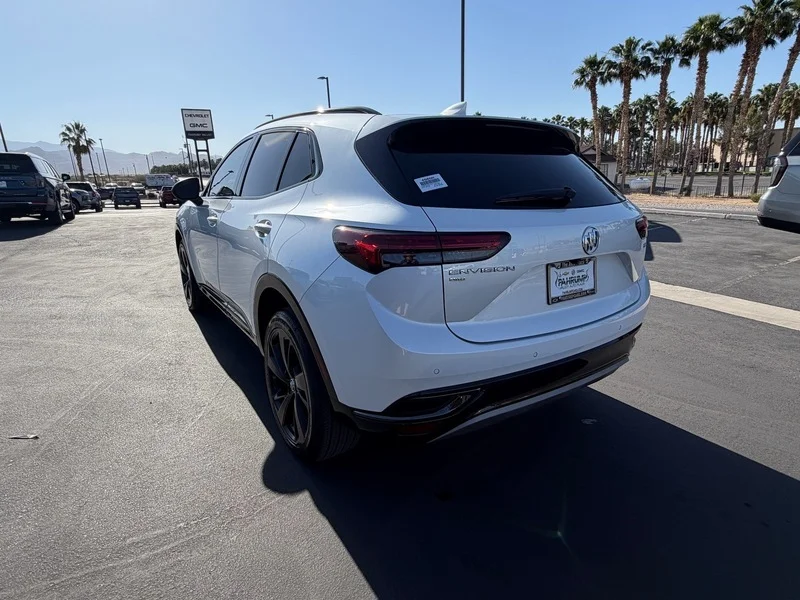 Used 2023 White Frost Tricoat Buick Preferred image 5