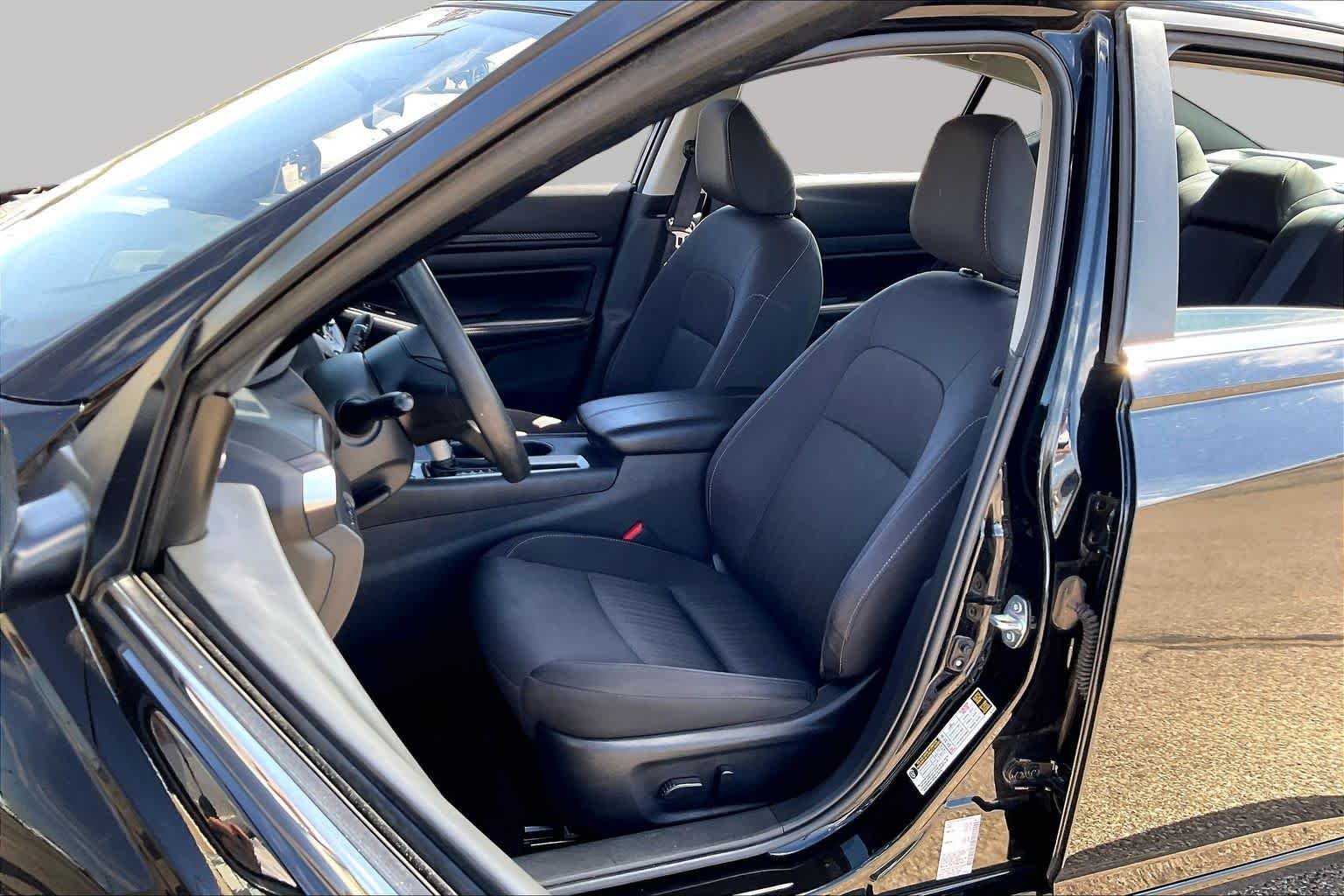 Used 2025 Super Black Nissan SV image 8