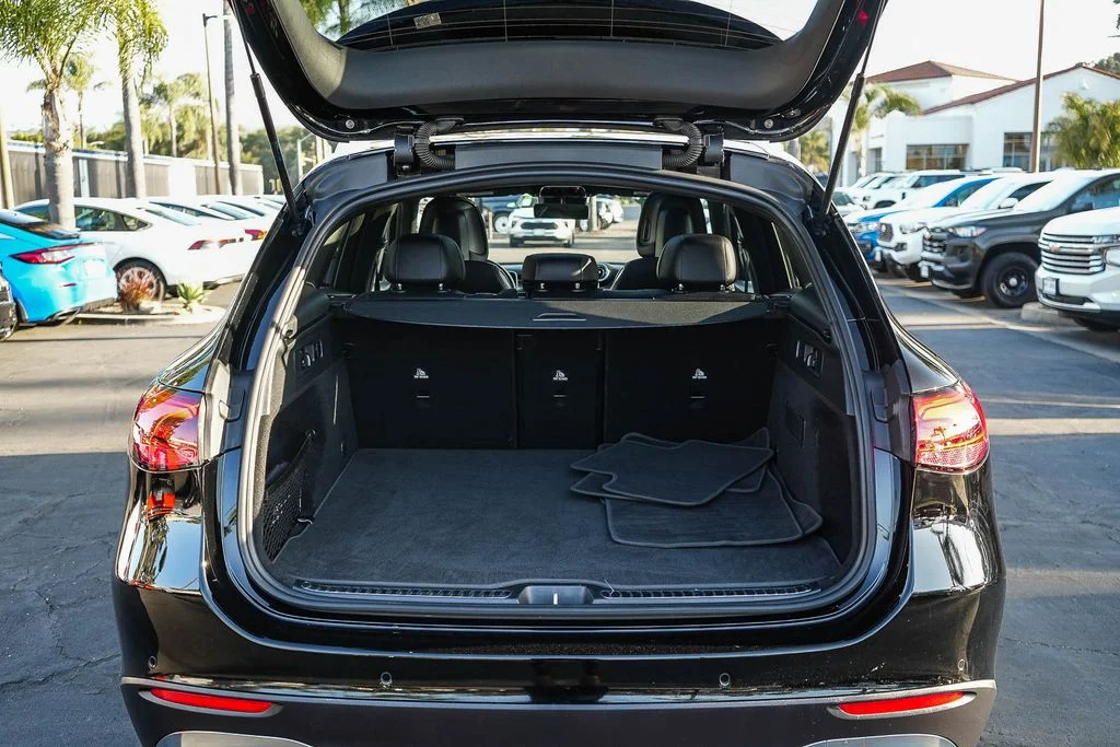 Used 2025  Mercedes-Benz GLC 300 image 26