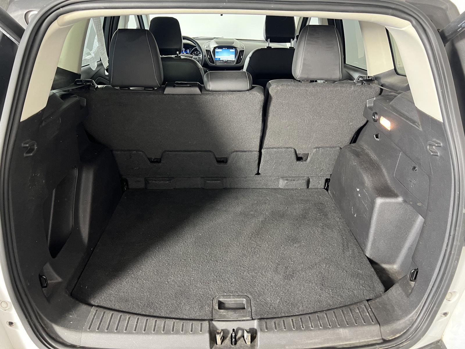 Used 2019 Oxford White Ford SEL image 21