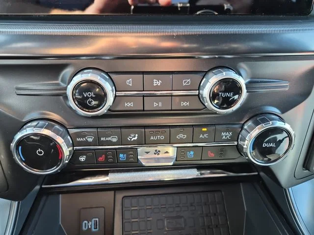 Certified Used 2024  Ford Lariat image 17