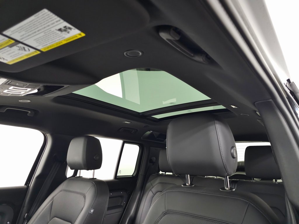 2025 LAND ROVER DEFENDER - Image 16