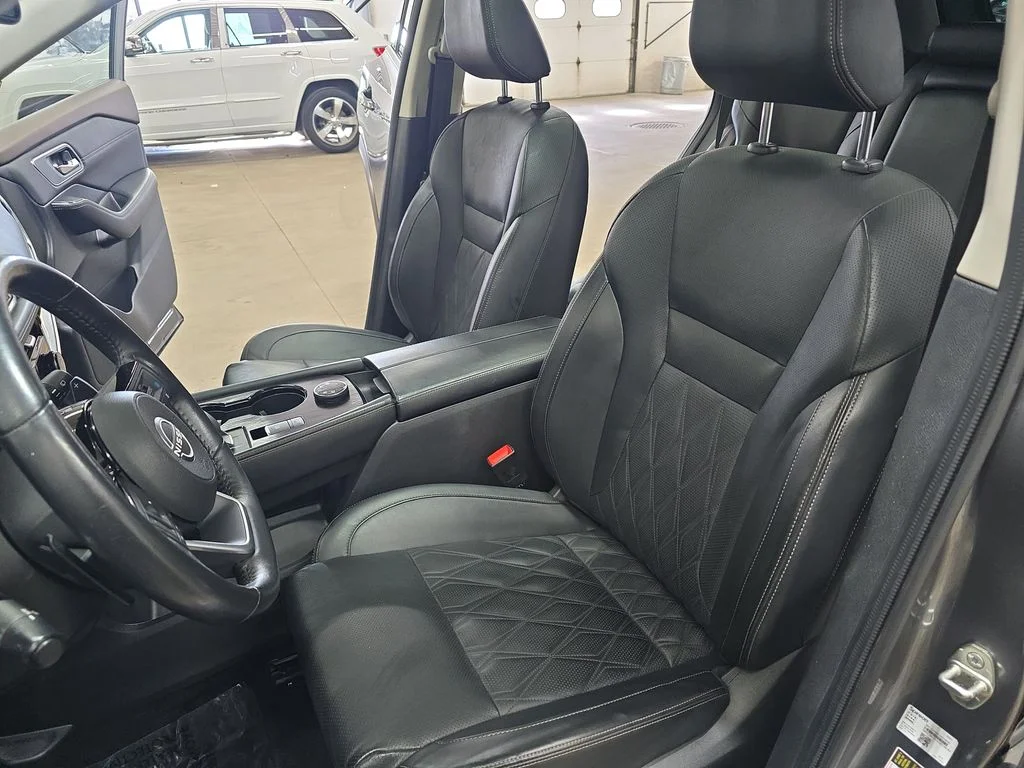 Used 2023 Gray Nissan Platinum image 15