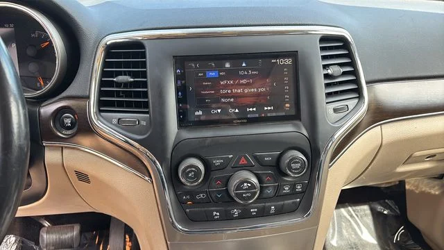 Used 2015 Black Jeep Limited image 26