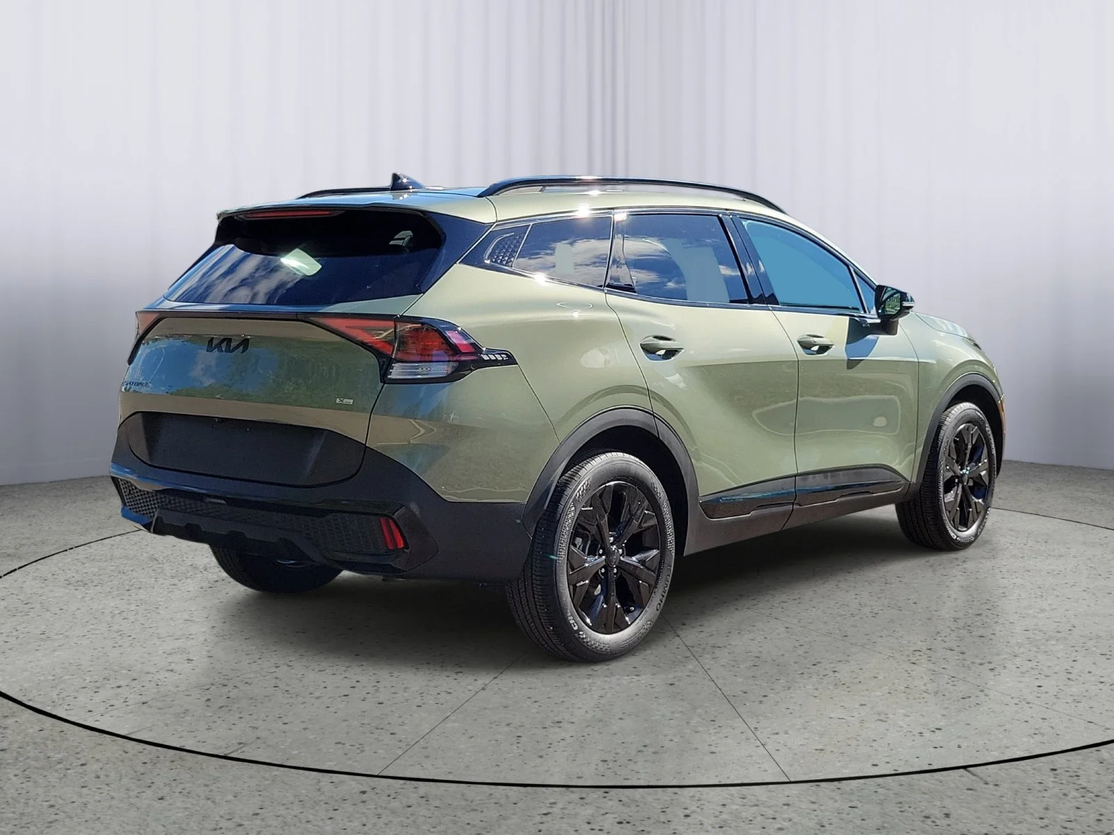 Certified Used 2025 Green Kia X-Line image 3