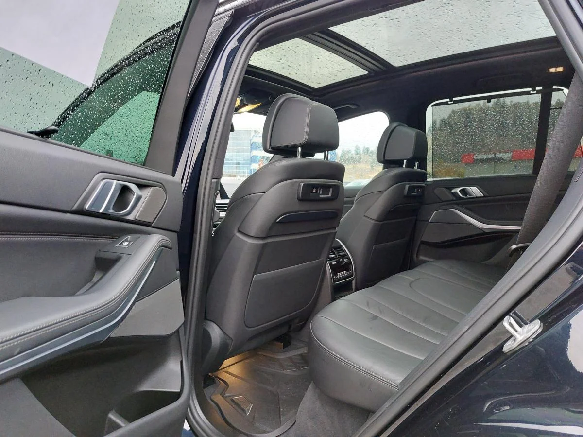 Used 2019 Black BMW xDrive50i Sports Activity Vehicle image 11